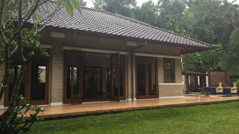 Rumah Villa Lokasi Strategis di Puncak, Desa Gadog, Cipayung