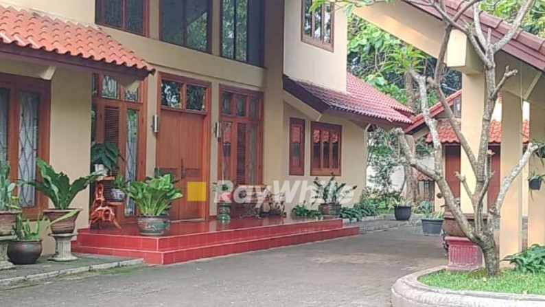 Dijual Rumah memiliki kolam renang Di Jagakarsa