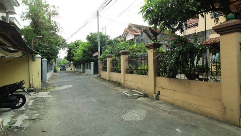 RUMAH MEWAH DI JL JANGKAR BUMI, CONDONGCATUR, DEKAT HARTONO MALL