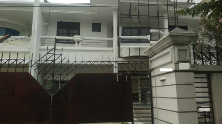 Rumah usaha disewakan Darmo Permai Surabaya