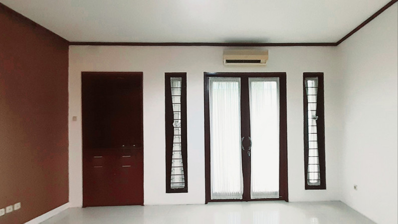 Rumah Minimalis  di  Sektor V, Bintaro Luas 140m Harga 60Jt/Thn nego, Siap Huni Semi Furnished #WWAL