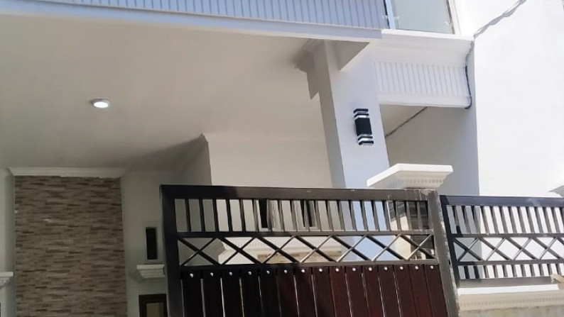 Rumah 2 lantai Dijual di Karang Empat, Surabaya