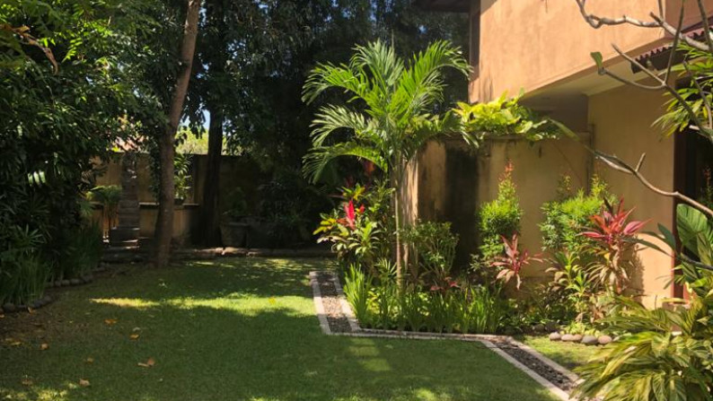 For lease 17 years 4 bedroom pool villa with spacious garden can be used for wedding.