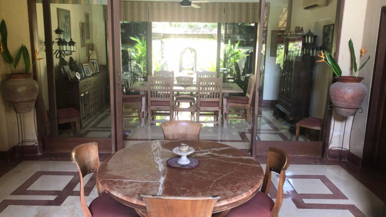 For lease 17 years 4 bedroom pool villa with spacious garden can be used for wedding.