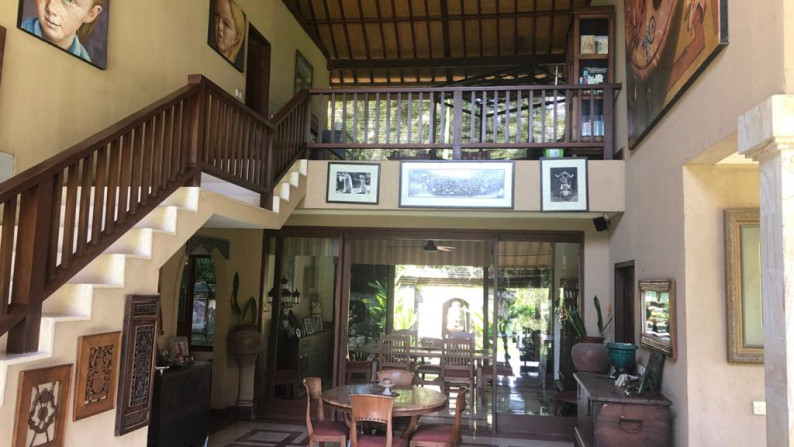 For lease 17 years 4 bedroom pool villa with spacious garden can be used for wedding.