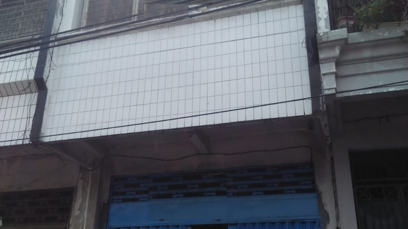 Dijual Ruko 3 lantai Pusat Komersial di Jalan Pacuan Kuda, Surabaya