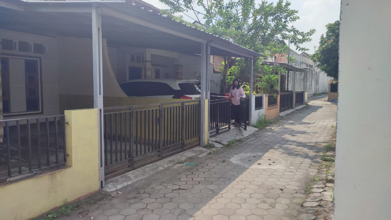 RUMAH TINGGAL MINIMALIS UNTUK KLEUARGA DI JL MEJING LOR, GAMPING SLEMAN