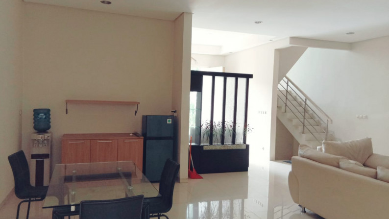 Rumah DISEWAKAN minimalis bagus, siap huni di Lippo Karawaci *0008-WIR*/