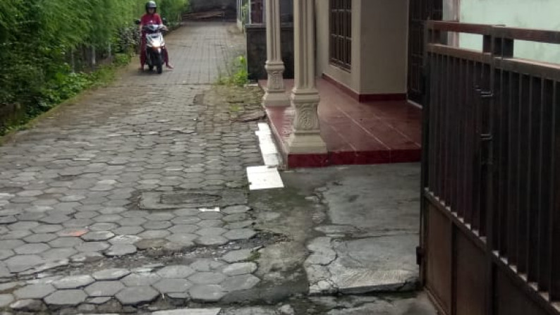 TANAH DAN BANGUNAN DI JL MAGELANG, DEKAT JOMBOR, SLEMAN