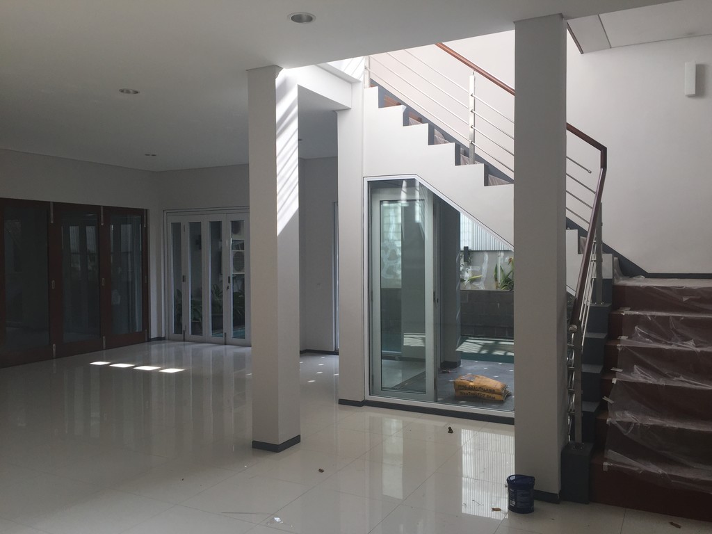 DISEWA RUMAH JL CIOMAS KEBAYORAN BARU JAKARTA SELATAN