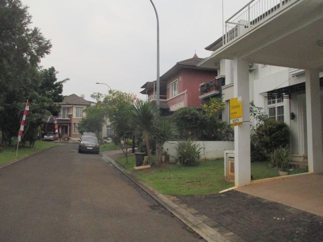 disewa minimal 1 tahun rumah di provence parkland bsd city, rapih, bersih, terawat, strategis, siap huni
