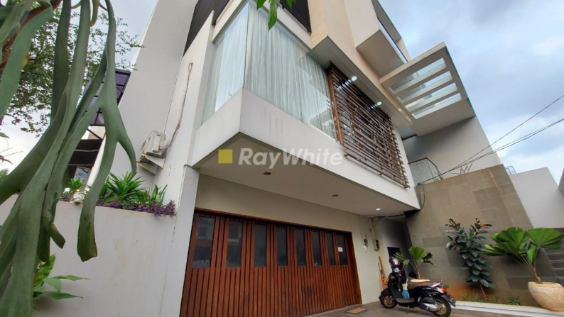 Best Price: Rumah Furnished Modern Tropical Style Hanya Selangkah ke Pondok Indah Mall