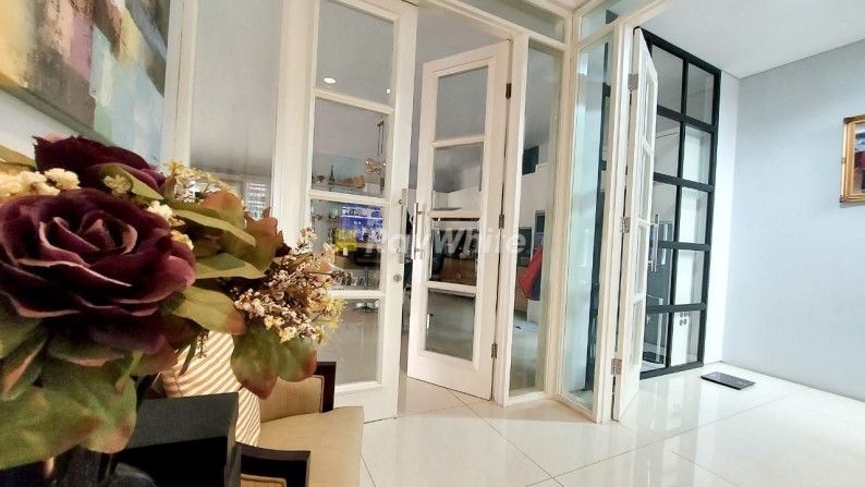 Best Price: Rumah Furnished Modern Tropical Style Hanya Selangkah ke Pondok Indah Mall