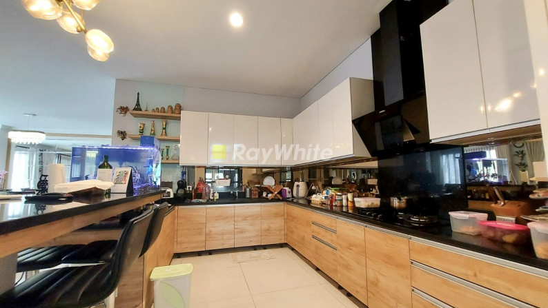 Best Price: Rumah Furnished Modern Tropical Style Hanya Selangkah ke Pondok Indah Mall