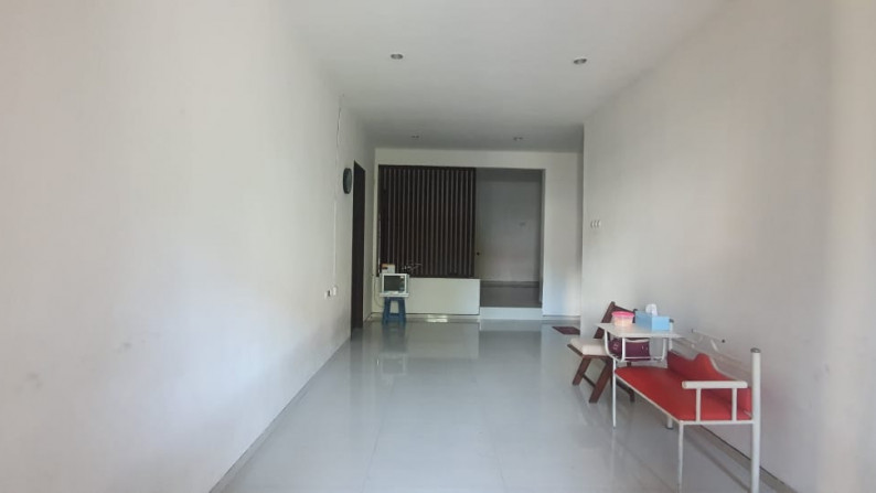 Rumah di Kutisari Indah Utara, Minimalis, Bagus + Terawat, Row Jalan depan Lebar + Paving, Semi Furnished, Siap Huni - LIA -