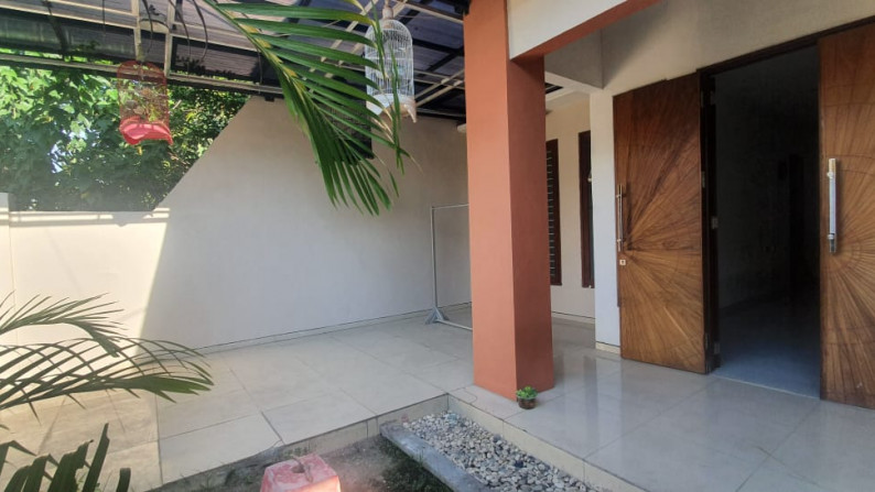 Rumah di Kutisari Indah Utara, Minimalis, Bagus + Terawat, Row Jalan depan Lebar + Paving, Semi Furnished, Siap Huni - LIA -