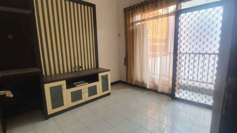 Rumah di Kutisari Indah Utara, Minimalis, Bagus + Terawat, Row Jalan depan Lebar + Paving, Semi Furnished, Siap Huni - LIA -