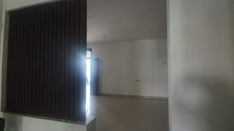 Rumah di Kutisari Indah Utara, Minimalis, Bagus + Terawat, Row Jalan depan Lebar + Paving, Semi Furnished, Siap Huni - LIA -