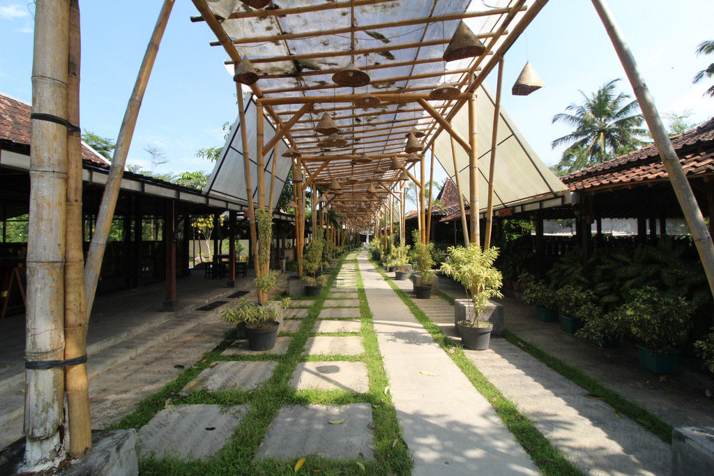 RUANG USAHA SELUAS 8000 METER PERSEGI, DIKAWASAN JL KALIURANG KM 10, SLEMAN