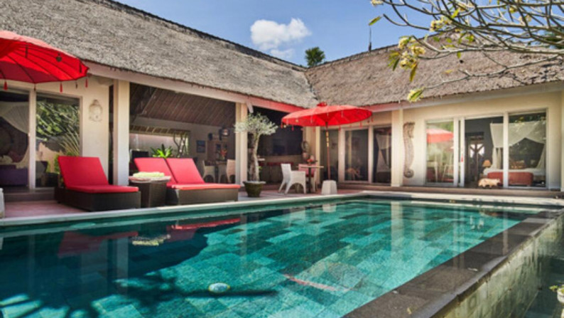 Stunning Three Bedroom Villa on 517sqm Land + Tranquil 1 Bedroom Suites 240m2  in a Chic Boutique Resort 1436m2 only 7 minutes from Canggu Beaches