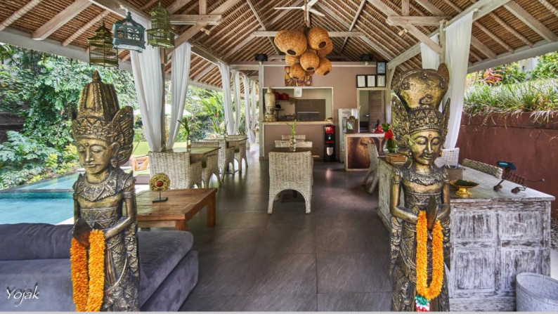 Stunning Three Bedroom Villa on 517sqm Land + Tranquil 1 Bedroom Suites 240m2  in a Chic Boutique Resort 1436m2 only 7 minutes from Canggu Beaches