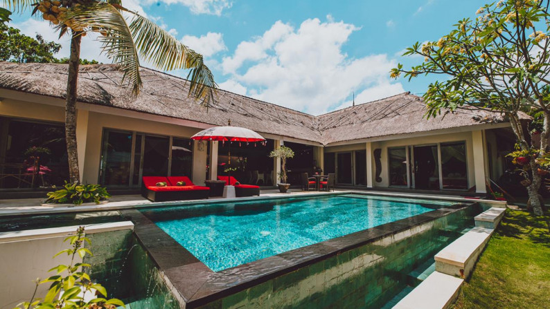 Stunning Three Bedroom Villa on 517sqm Land + Tranquil 1 Bedroom Suites 240m2  in a Chic Boutique Resort 1436m2 only 7 minutes from Canggu Beaches