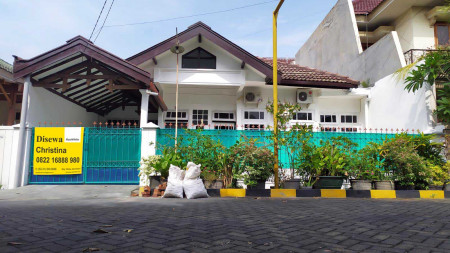 Rumah di Rungkut Mapan Barat, Semi Furnish, Baru Renov, Siap Huni
