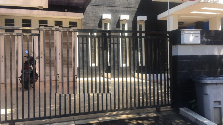 Rumah Dijual East Emerald Mansion  Citraland Surabaya