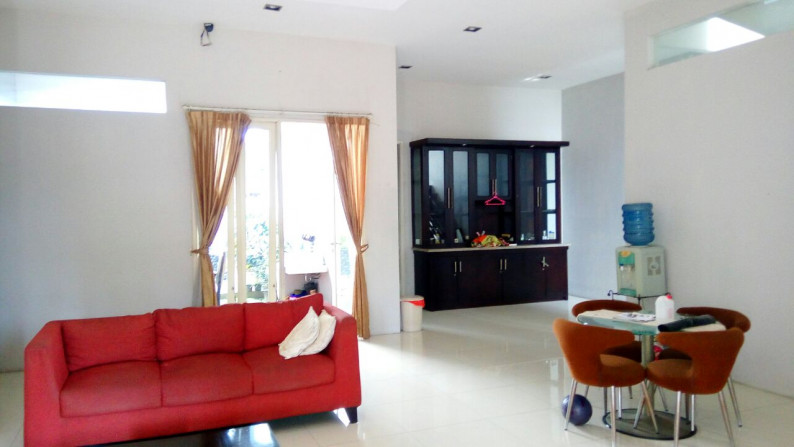 Rumah Dijual East Emerald Mansion  Citraland Surabaya