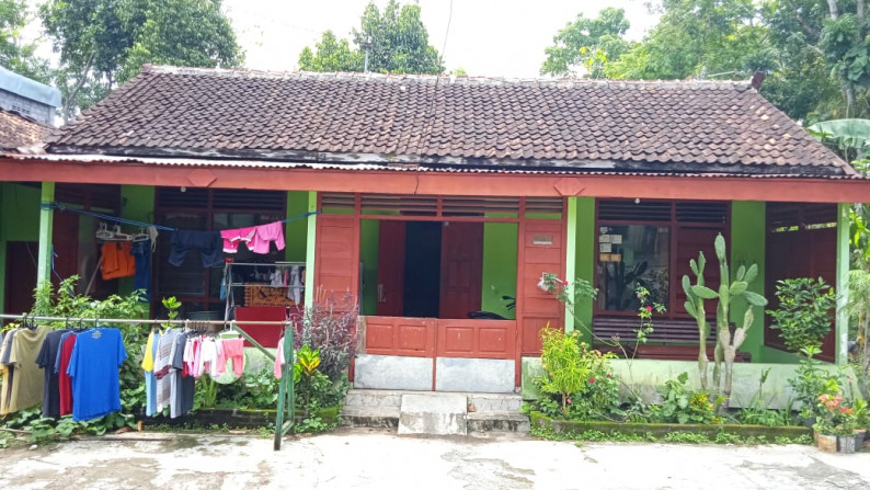 RUMAH TINGGAL DI JL KARANGMOJO KM 3, GUNUNGKIDUL, YOGYAKARTA