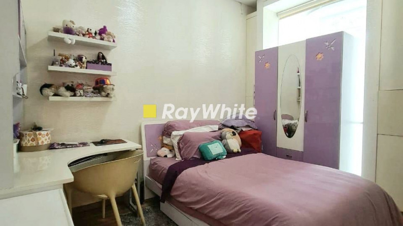 Rumah Cantik Rapi Dalam Town House di Kemang