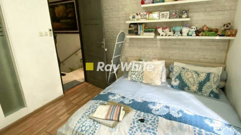 Rumah Cantik Rapi Dalam Town House di Kemang