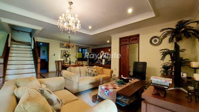 Hot Deals: Rumah taman nan asri harga NJOP dalam komplek besar di Lebak Bulus