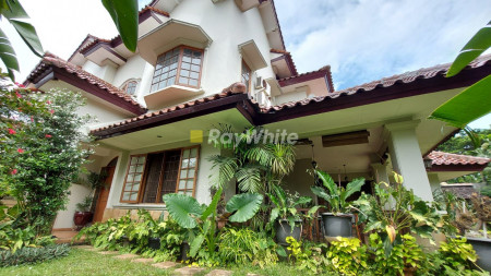 Hot Deals: Rumah taman nan asri harga NJOP dalam komplek besar di Lebak Bulus