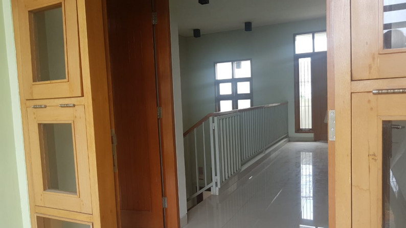 Lebak bulus, Villa cinere Mas  rumah cantik murah dekat ke MRT Lebak Bulus