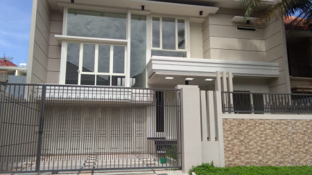 Dijual Rumah Villa Royal Pakuwon City