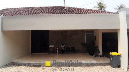DISEWA RUMAH JL DHARMAWANGSA KEBAYORAN BARU JAKARTA SELATAN