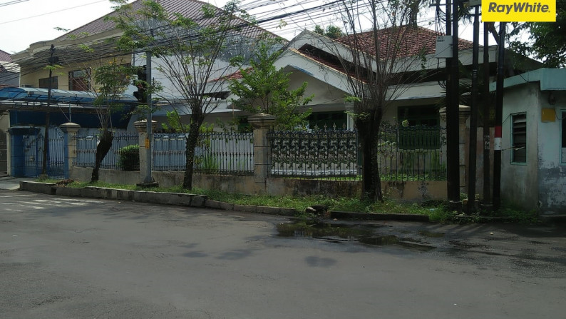 Dijual Rumah SHM di Jalan Raya Sukomanunggal Jaya, Surabaya