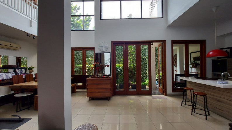 Rumah Minimalis Tropis 2 Lantai di Pondok Indah