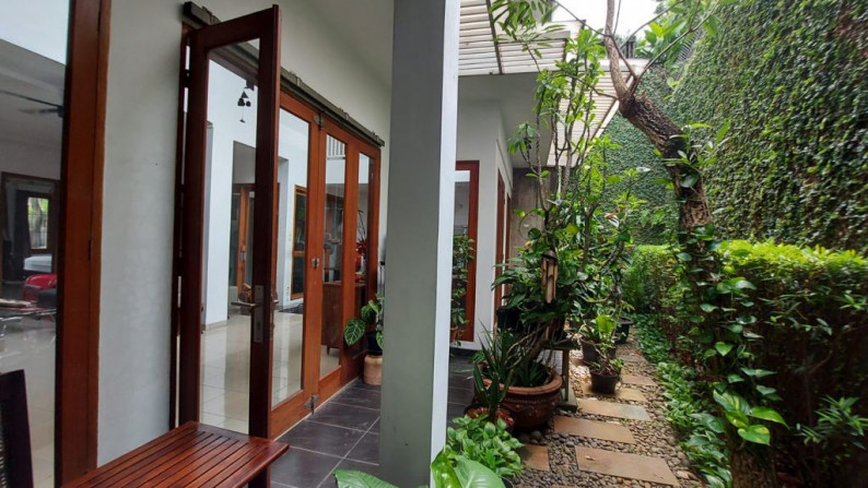 Rumah Minimalis Tropis 2 Lantai di Pondok Indah