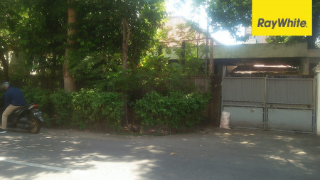 Rumah Pusat Kota di Jalan Melati, Genteng, Surabaya