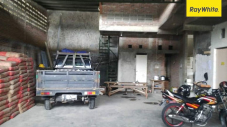 Dijual Gudang dan Kantor Posisi Pojok di Wisma Lidah Kulon, Surabaya