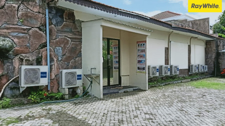 Dijual Rumah Hook Tengah Kota di Jl Kartini, Surabaya