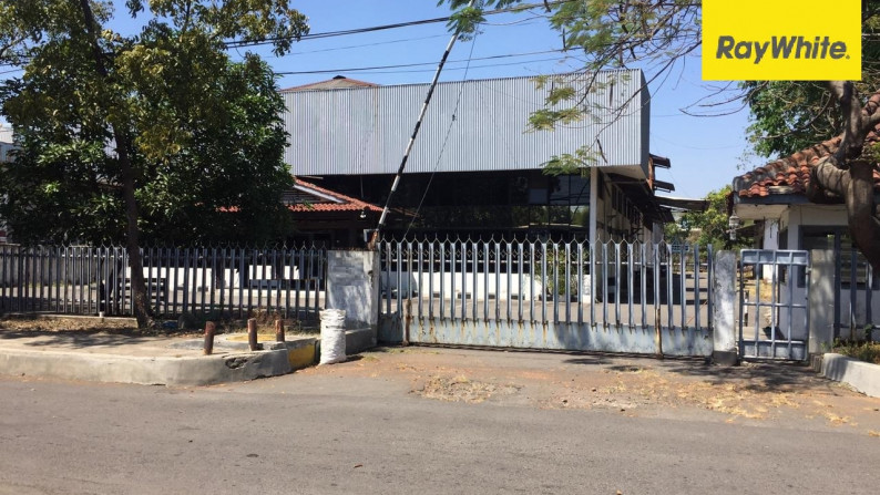 Gudang Area Industri di Jalan Rungkut Industri, Surabaya
