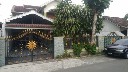 RUMAH MEWAH DENGAN KAYU JATI, CORONGAN, MAGUWOHARJO, DEPOK, SLEMAN