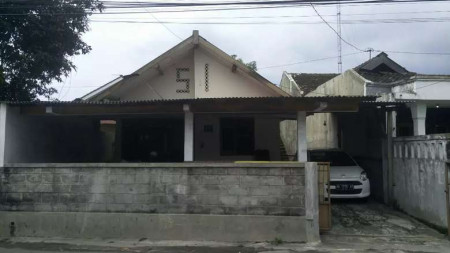 RUMAH LEBAR DAN LUAS  DI CONDONG CATUR, DEPOK, SLEMAN