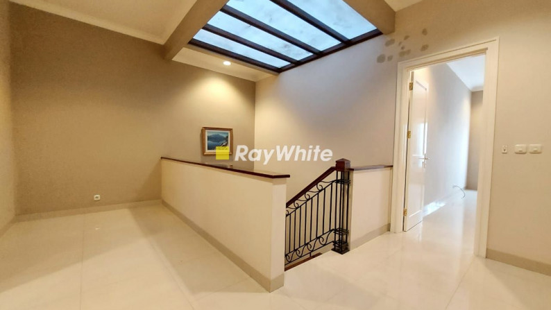 For Sale: Rumah Modern Mediterranean Lokasi Terbaik Dekat Ke Pondok Indah Mall