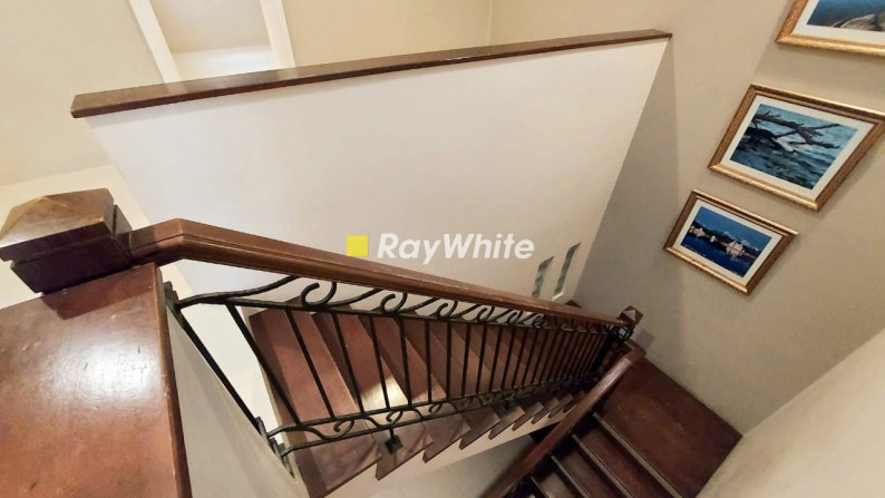 For Sale: Rumah Modern Mediterranean Lokasi Terbaik Dekat Ke Pondok Indah Mall