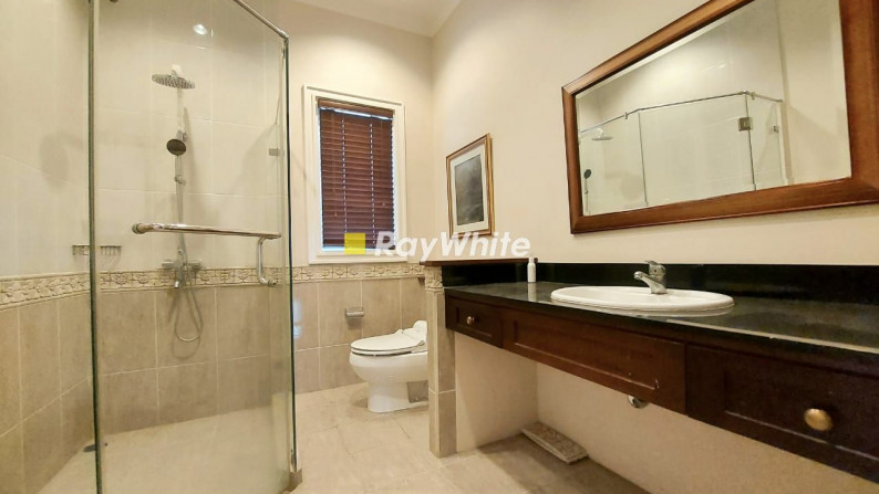 For Sale: Rumah Modern Mediterranean Lokasi Terbaik Dekat Ke Pondok Indah Mall