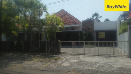 Rumah Pusat Kota di Jalan Imam Bonjol, Surabaya